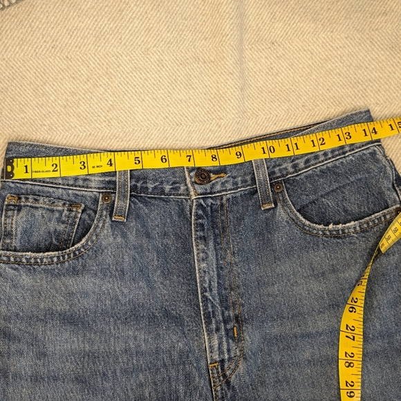 Levi's High-Waisted Straight Jeans - Size 28 - Picture 6 of 9
